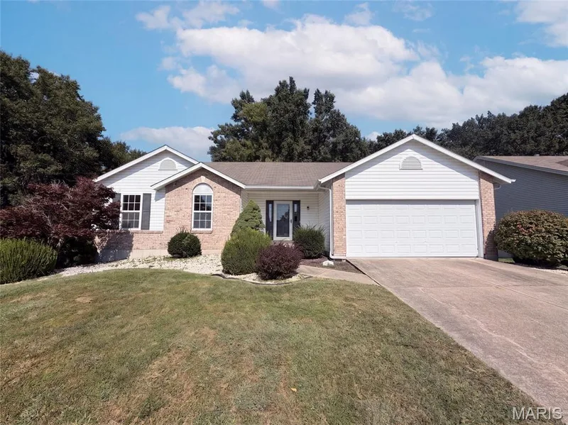 2827 Bromley Drive, O'Fallon, MO 63368 — listing photo 1 of 21