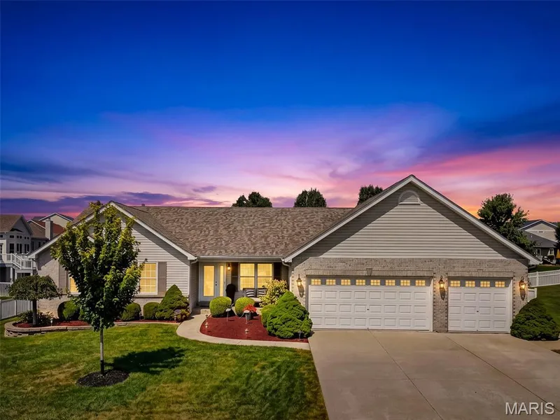 331 Fallon Parkway, St Peters, MO 63376 — listing photo 1 of 43