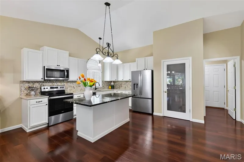 331 Fallon Parkway, St Peters, MO 63376 — listing photo 3 of 43