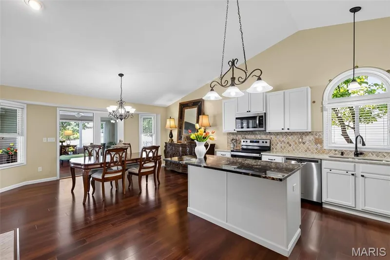 331 Fallon Parkway, St Peters, MO 63376 — listing photo 6 of 43