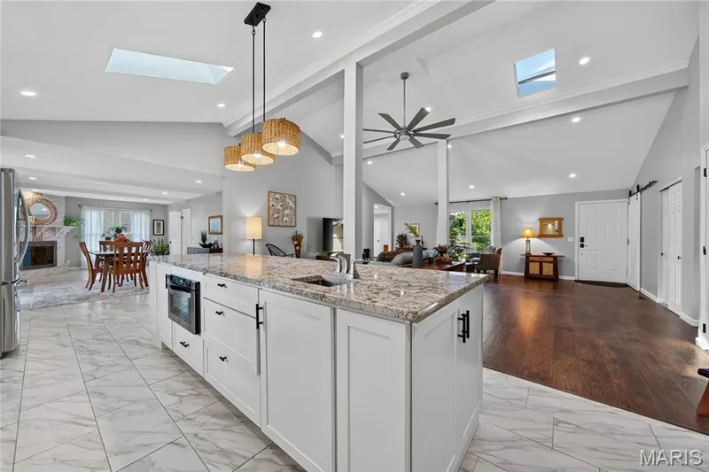 202 Rue Grand Drive, Lake St. Louis, MO 63367 — listing photo 6 of 26