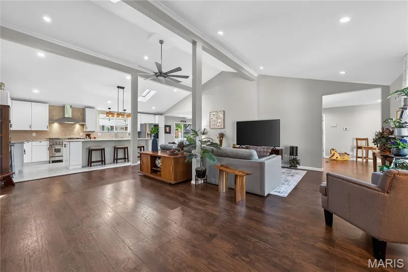 202 Rue Grand Drive, Lake St. Louis, MO 63367 — listing photo 7 of 26