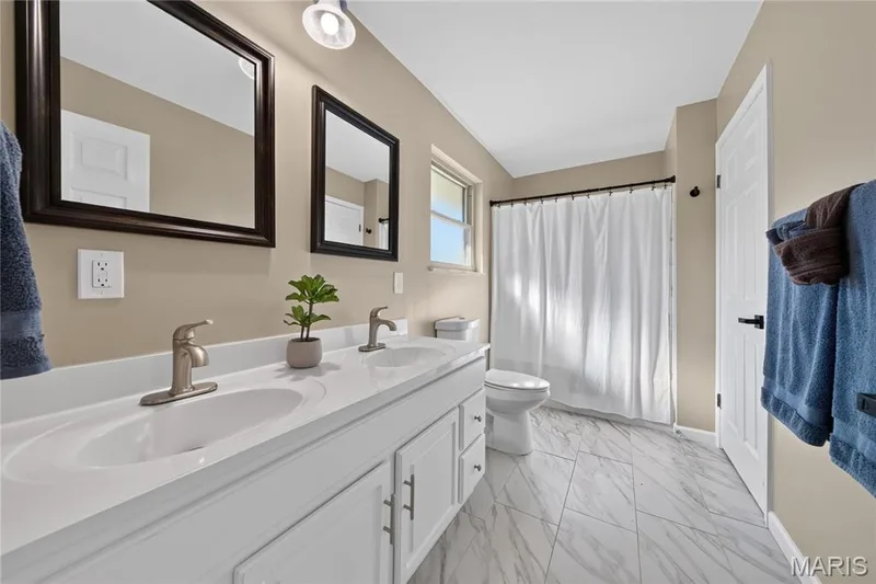 202 Rue Grand Drive, Lake St. Louis, MO 63367 — listing photo 15 of 26