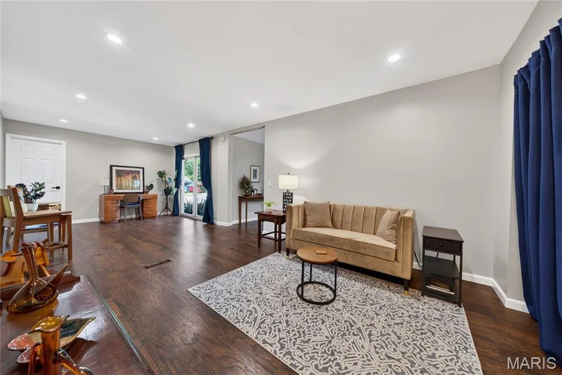 202 Rue Grand Drive, Lake St. Louis, MO 63367 — listing photo 16 of 26