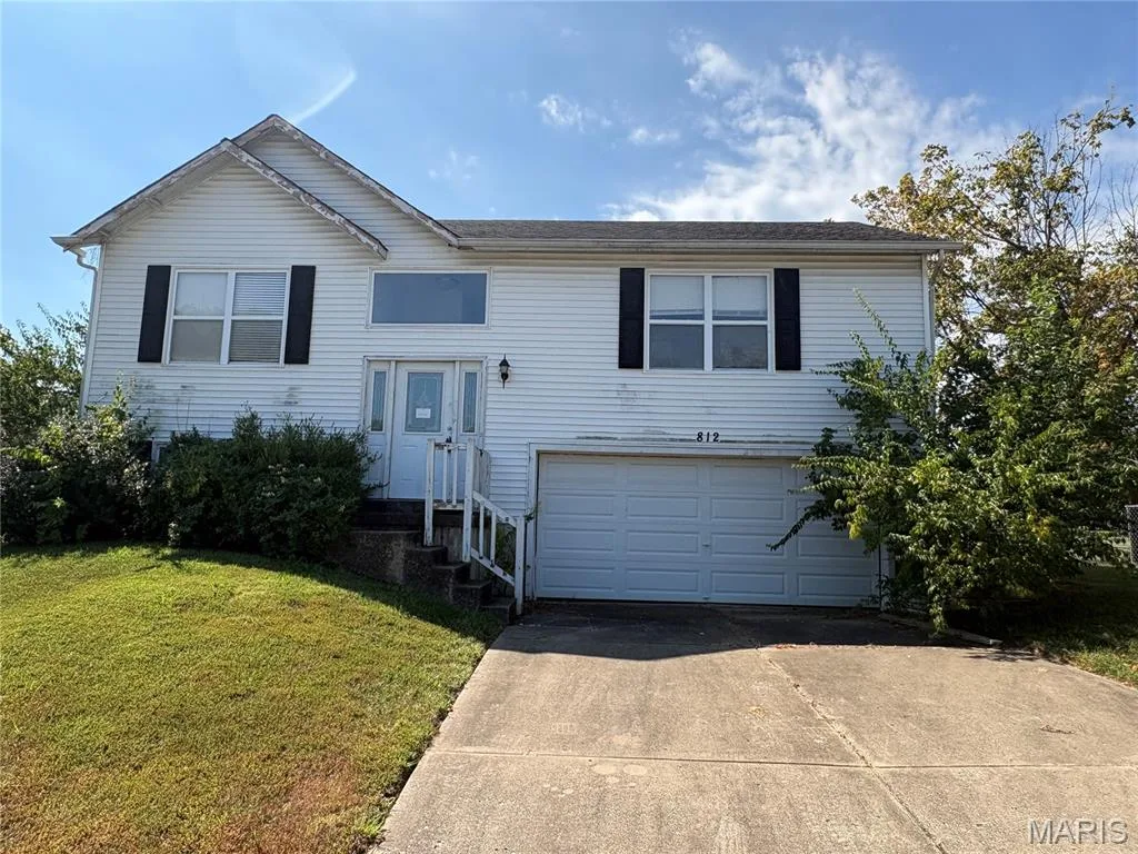 812 Patricia Court, Wentzville, MO 63385 — listing photo 1 of 14