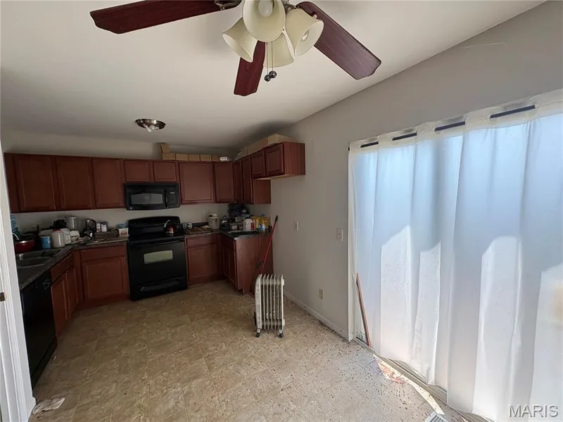 812 Patricia Court, Wentzville, MO 63385 — listing photo 3 of 14