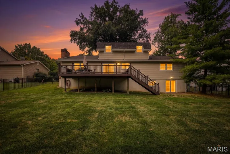 1751 Canyon View Court, Chesterfield, MO 63017 — listing photo 3 of 25