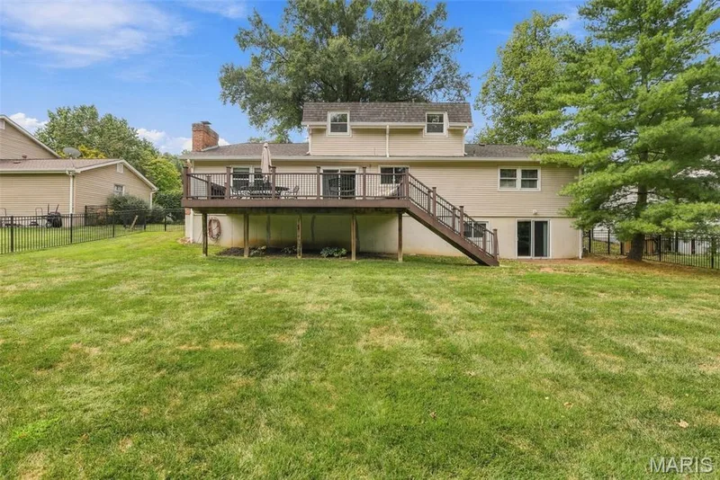 1751 Canyon View Court, Chesterfield, MO 63017 — listing photo 4 of 25