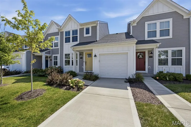 318 Newbridge Way, St Charles, MO 63368 — listing photo 2 of 29