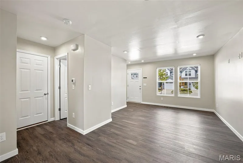 318 Newbridge Way, St Charles, MO 63368 — listing photo 6 of 29
