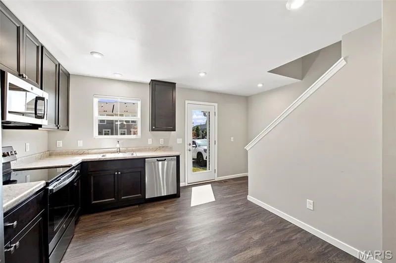 318 Newbridge Way, St Charles, MO 63368 — listing photo 12 of 29