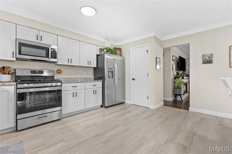 22 Saint Mark Drive, St Peters, MO 63376 — listing photo 7 of 48