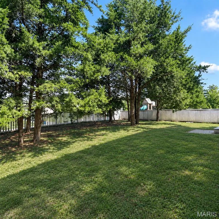 grass virtually altered — 219 Quiet Bend Drive, Wentzville, MO 63385