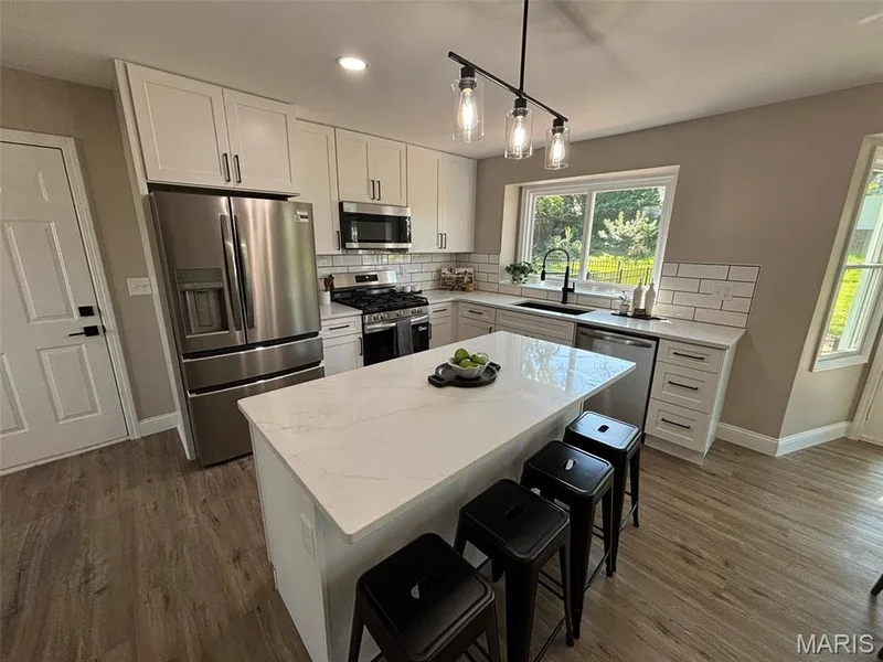 1917 Dovercliff Court, Chesterfield, MO 63017 — listing photo 13 of 54