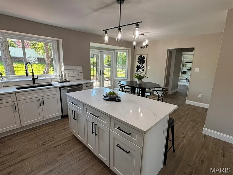 1917 Dovercliff Court, Chesterfield, MO 63017 — listing photo 17 of 54