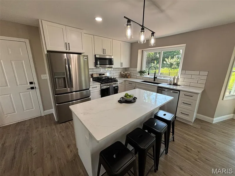 1917 Dovercliff Court, Chesterfield, MO 63017 — listing photo 3 of 54