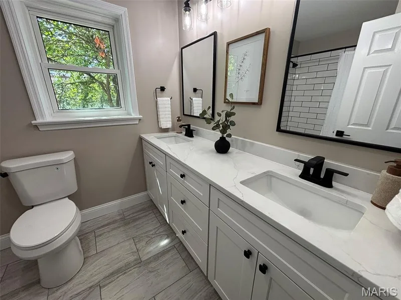 1917 Dovercliff Court, Chesterfield, MO 63017 — listing photo 9 of 54
