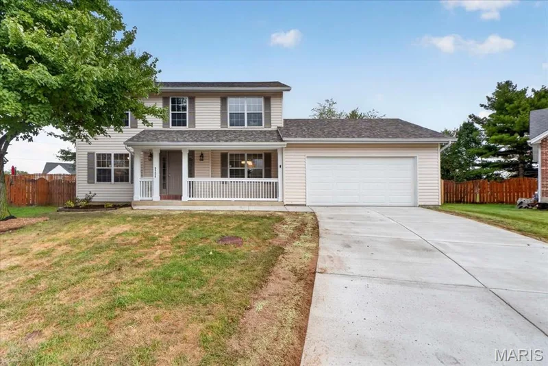 8204 Bristol Valley Drive, St Peters, MO β listing photo 1