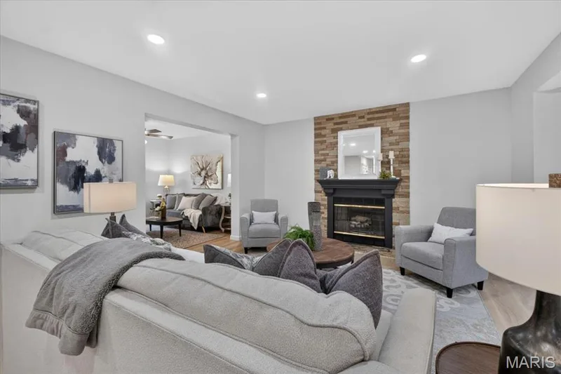 8204 Bristol Valley Drive, St Peters, MO 63376 — listing photo 12 of 62