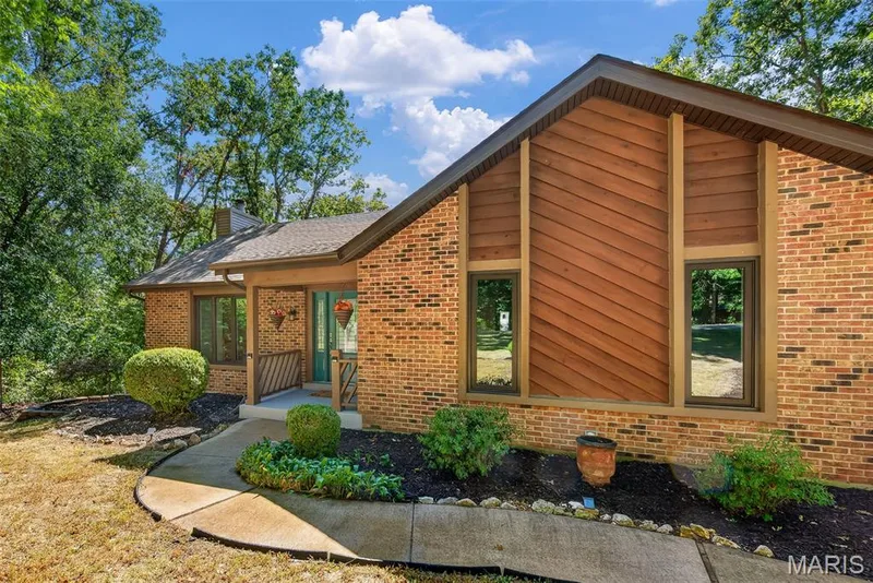 19 Greenview Drive, Defiance, MO 63341 — listing photo 3 of 45