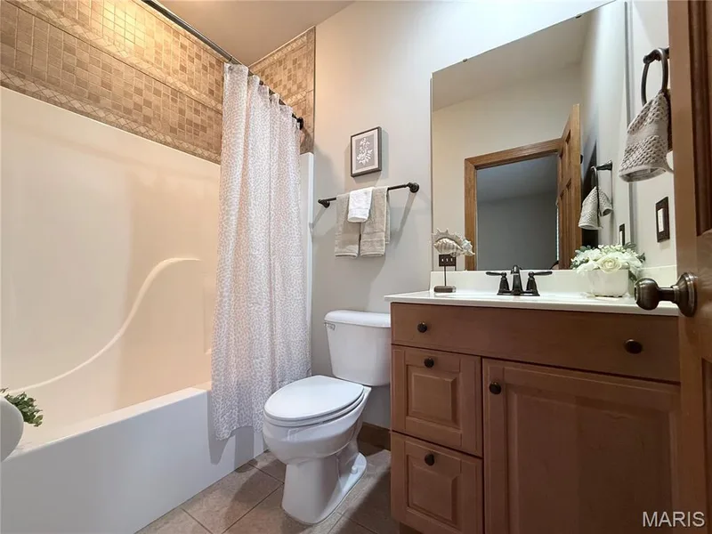 Main Floor 2nd Bedroom Suite Bathroom — 4412 Augusta Shores Drive, Augusta, MO 63332