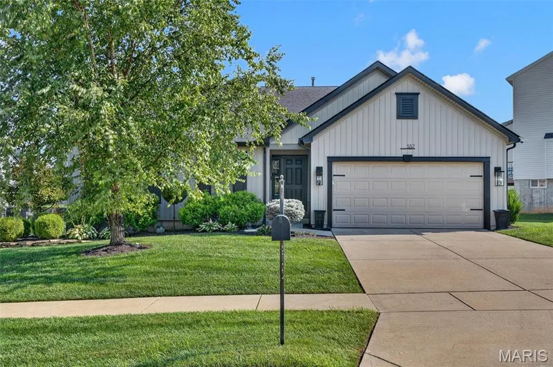 557 Crystal Stream Drive, Wentzville, MO 63385 — listing photo 2 of 38