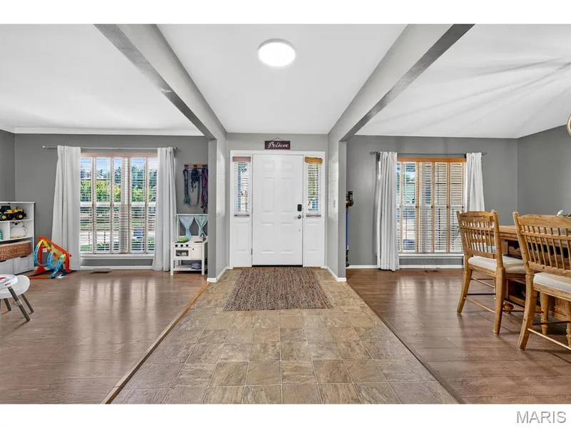 15 Millers Court, O'Fallon, MO 63366 — listing photo 3 of 47