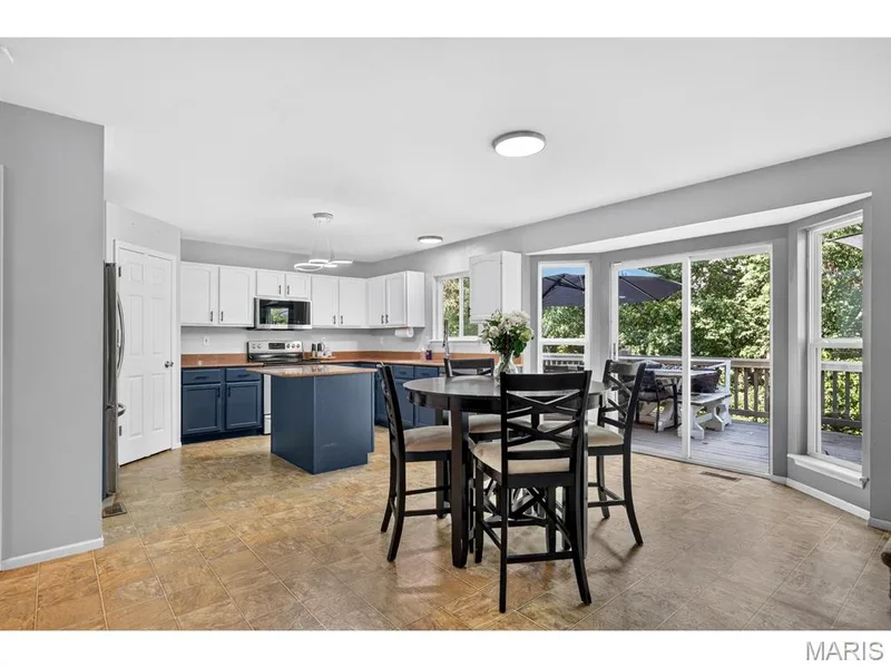 15 Millers Court, O'Fallon, MO 63366 — listing photo 13 of 47