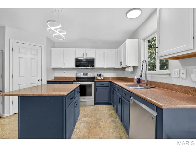 15 Millers Court, O'Fallon, MO 63366 — listing photo 14 of 47