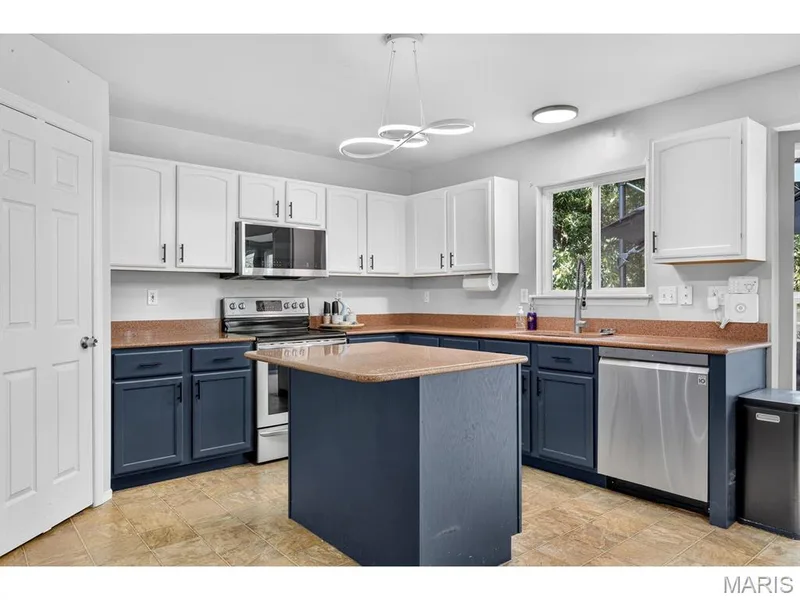 15 Millers Court, O'Fallon, MO 63366 — listing photo 15 of 47