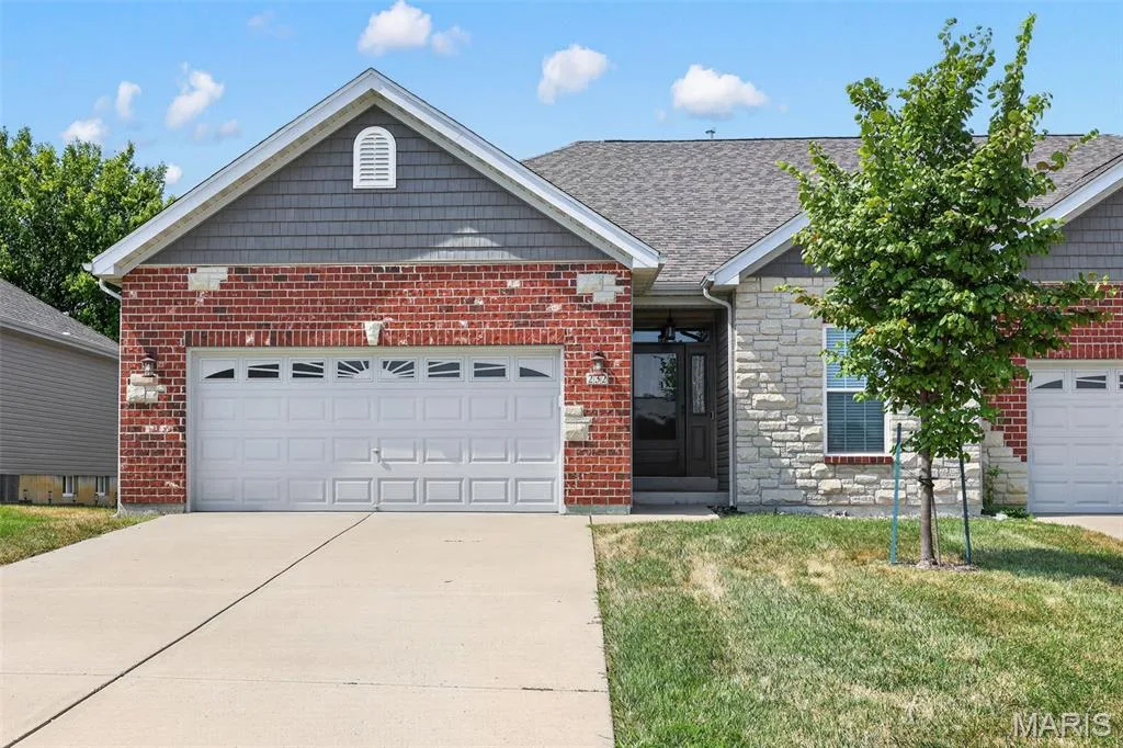 232 Pierce View Circle, Wentzville, MO 63385 — listing photo 1 of 47