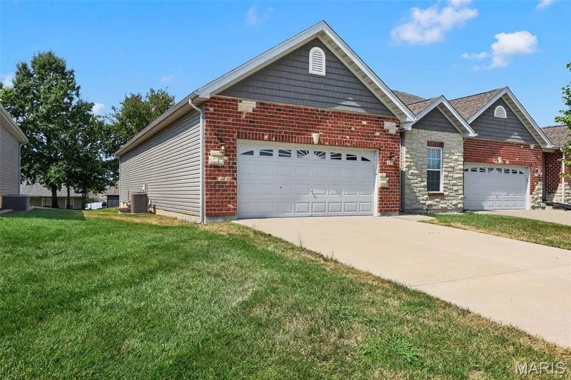 232 Pierce View Circle, Wentzville, MO 63385 — listing photo 2 of 47