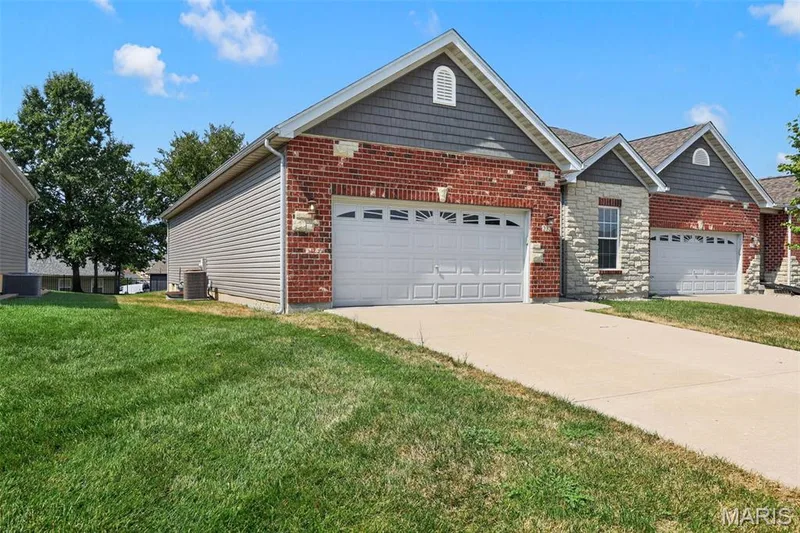 232 Pierce View Circle, Wentzville, MO 63385 — listing photo 3 of 47