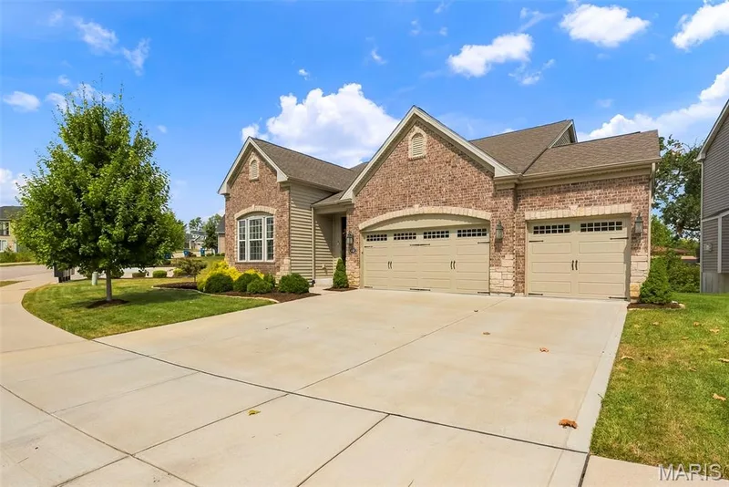 140 Oakleigh Park Lane, St Charles, MO 63303 — listing photo 2 of 40