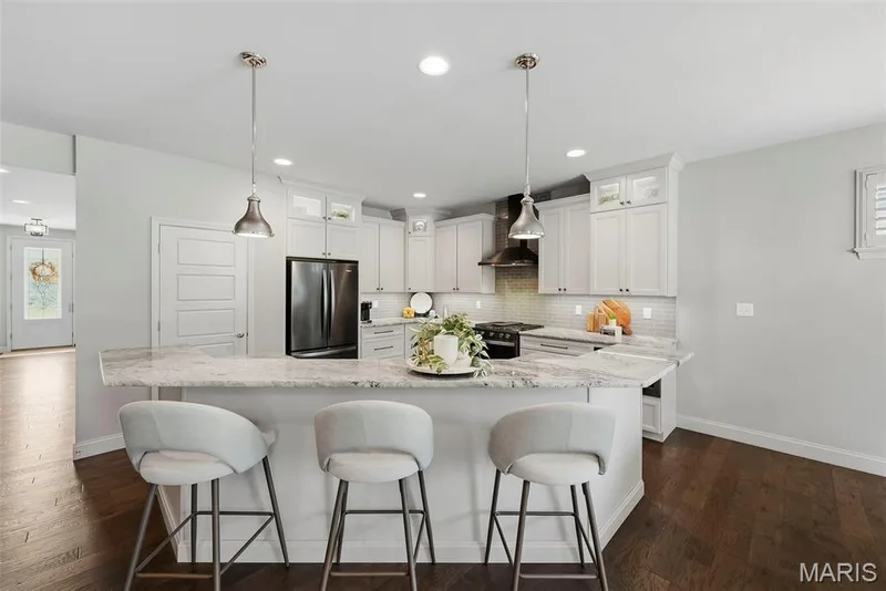Nice bright and open concept with upgraded kitchen package! — 140 Oakleigh Park Lane, St Charles, MO 63303