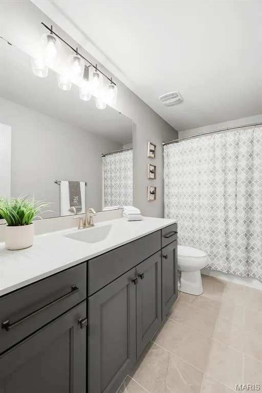 Upstairs Hall Bath — 140 Oakleigh Park Lane, St Charles, MO 63303