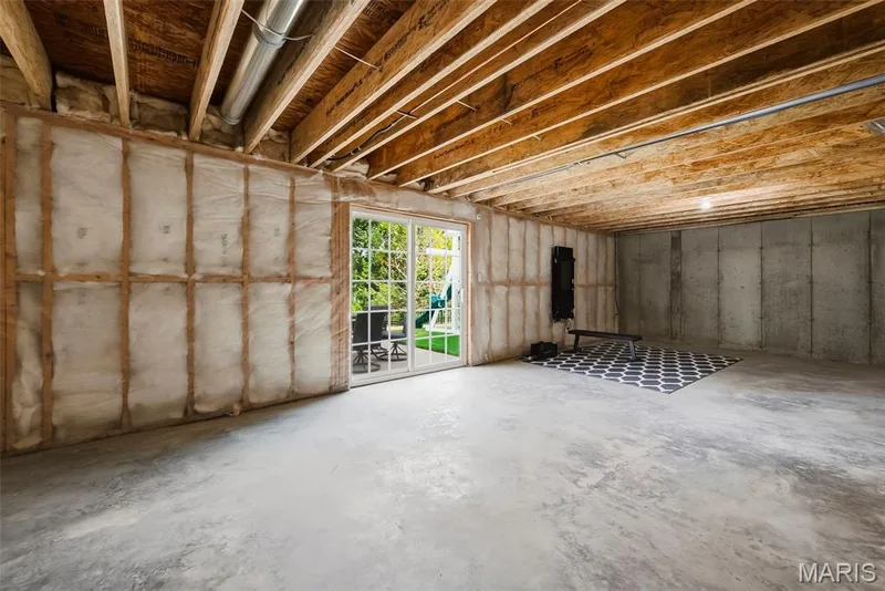 Walk out basement ready for your own design — 140 Oakleigh Park Lane, St Charles, MO 63303
