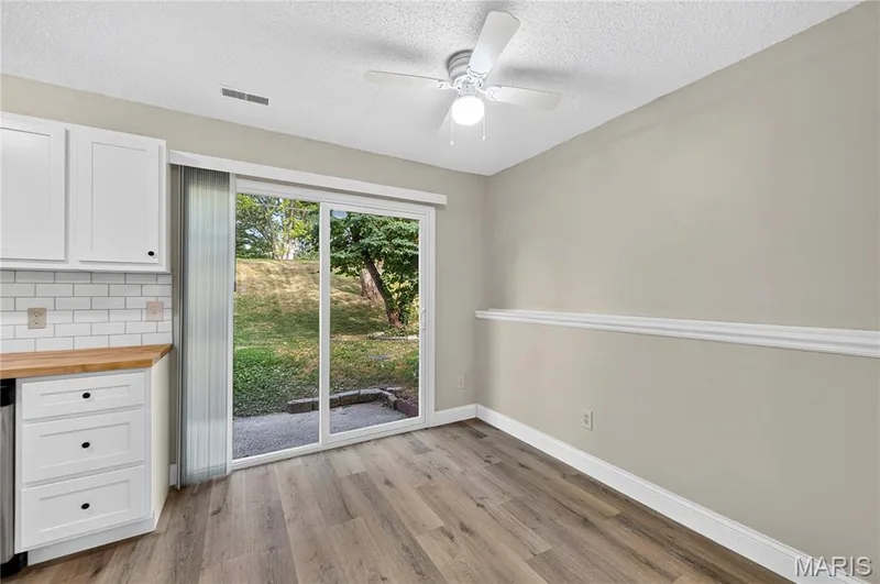 306 Della Drive, St Peters, MO 63376 — listing photo 8 of 26