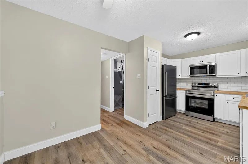 306 Della Drive, St Peters, MO 63376 — listing photo 9 of 26