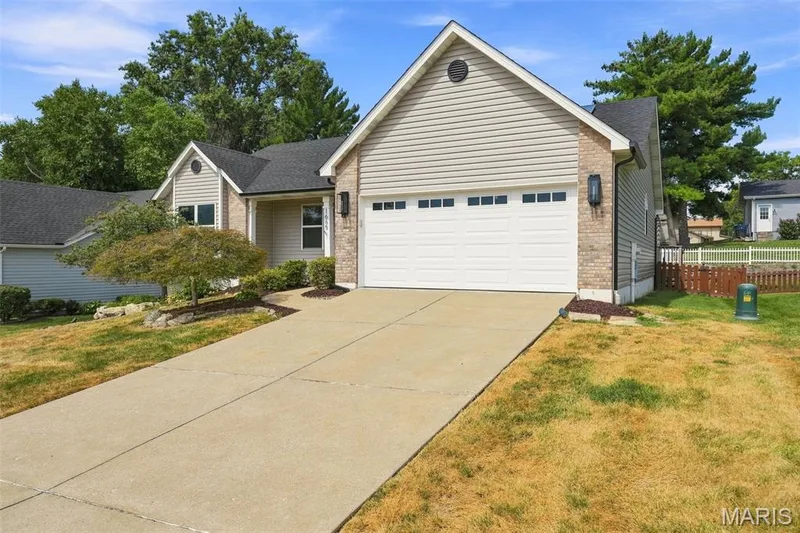 1665 Wild Goose Run, St Charles, MO 63303 — listing photo 2 of 46