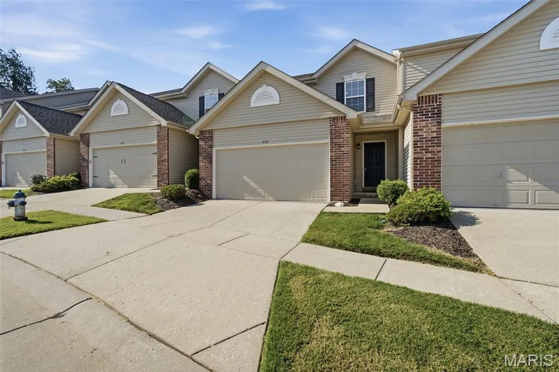 330 Willott Square Drive, St Peters, MO 63376 — listing photo 2 of 30