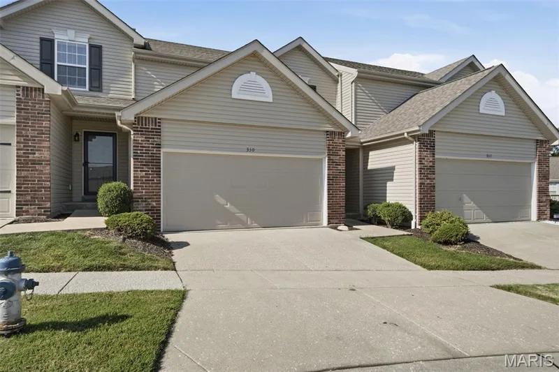330 Willott Square Drive, St Peters, MO 63376 — listing photo 3 of 30
