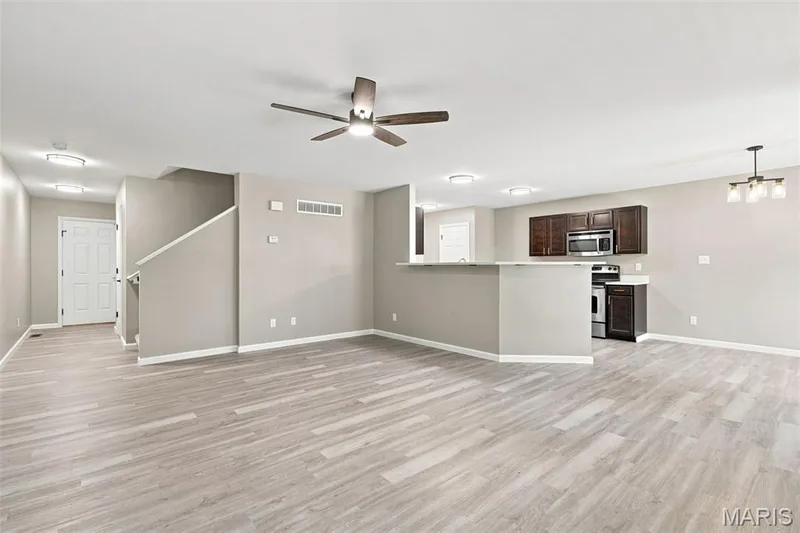 330 Willott Square Drive, St Peters, MO 63376 — listing photo 8 of 30