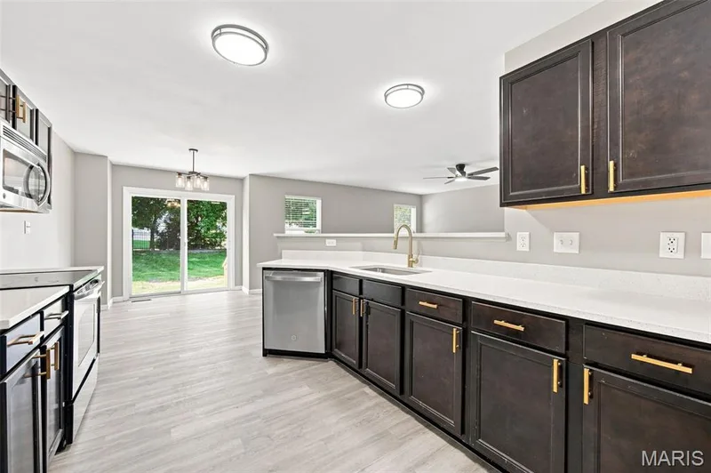 330 Willott Square Drive, St Peters, MO 63376 — listing photo 15 of 30