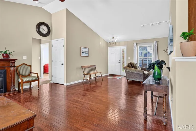 1093 Renfrew Lane, O'Fallon, MO 63366 — listing photo 3 of 38