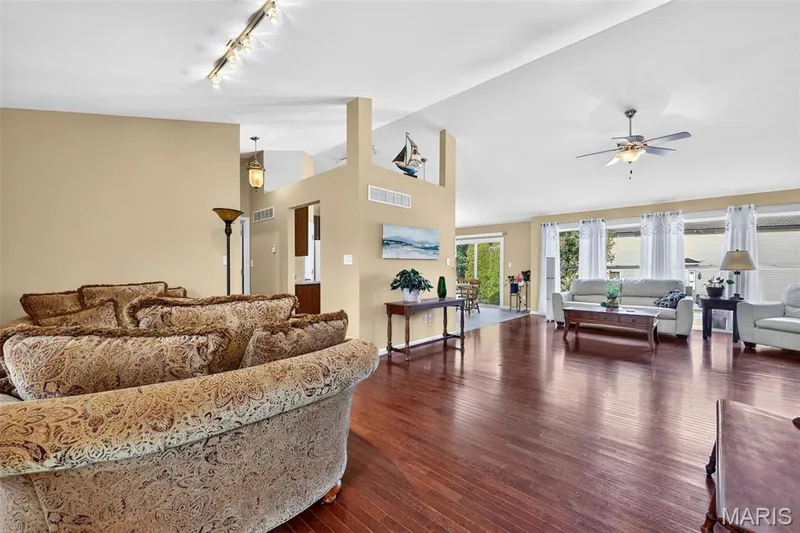 1093 Renfrew Lane, O'Fallon, MO 63366 — listing photo 4 of 38