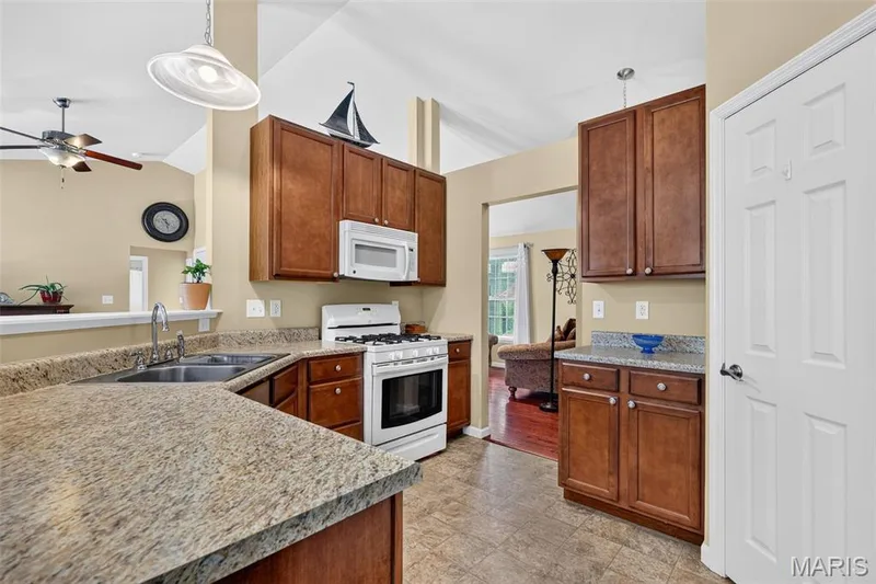 1093 Renfrew Lane, O'Fallon, MO 63366 — listing photo 13 of 38