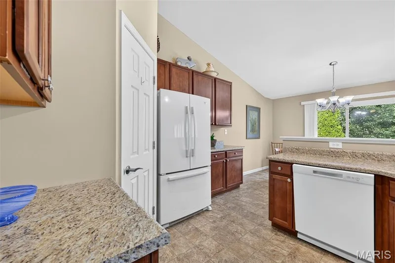 1093 Renfrew Lane, O'Fallon, MO 63366 — listing photo 15 of 38