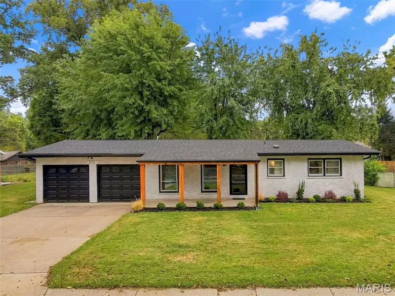 210 S Duchesne Drive, St Charles, MO 63301 — listing photo 2 of 46