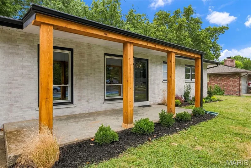 Modern whitewashed brick — 210 S Duchesne Drive, St Charles, MO 63301